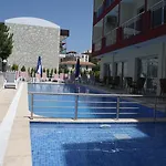 Firat Mert Hotel Çeşme